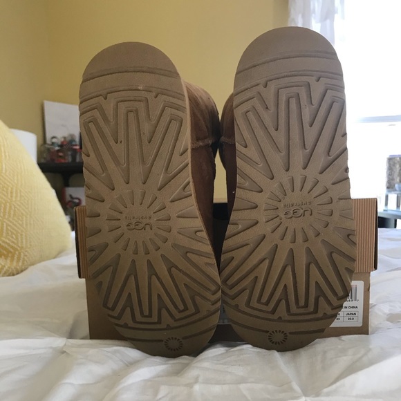 Kids Classic Tall Uggs - Picture 3 of 4